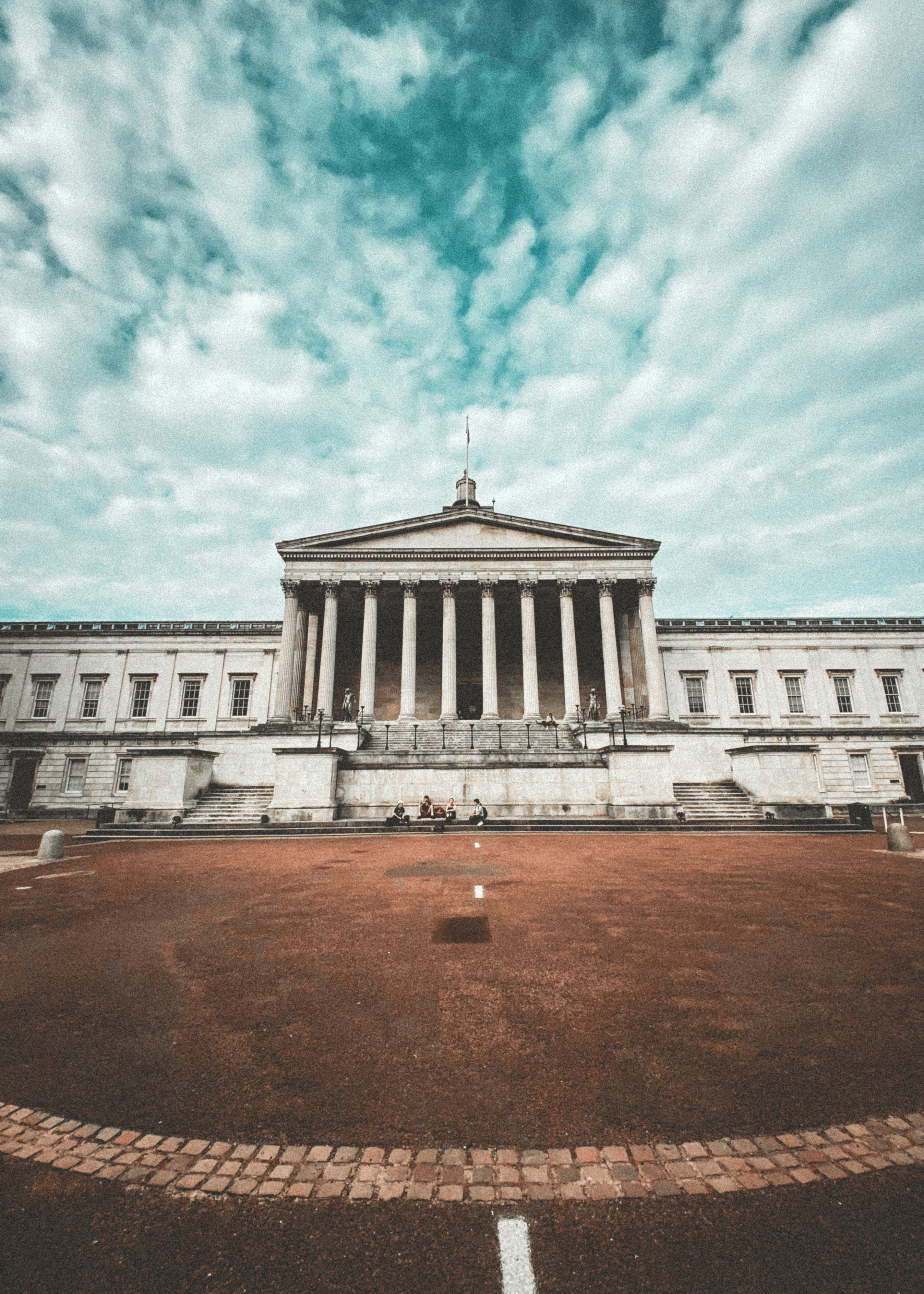 Student receiving concierge support during university move-in